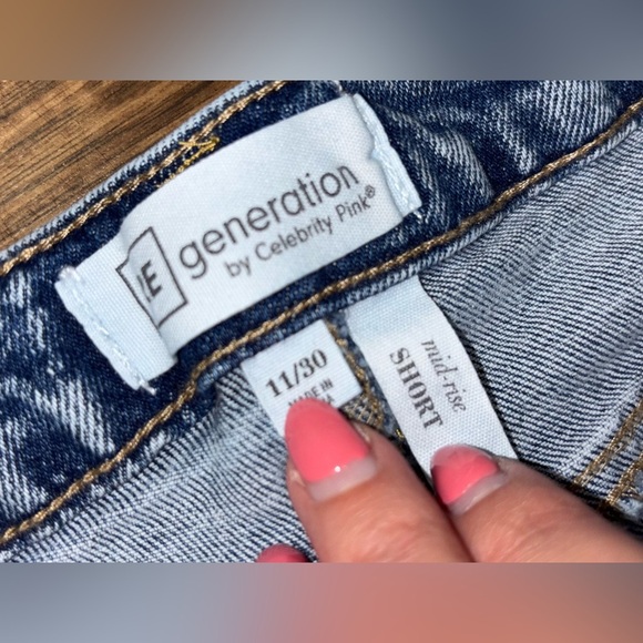 Regeneration by Celebrity Pink Mid Rise Shorts Size 11/30 - Picture 2 of 8